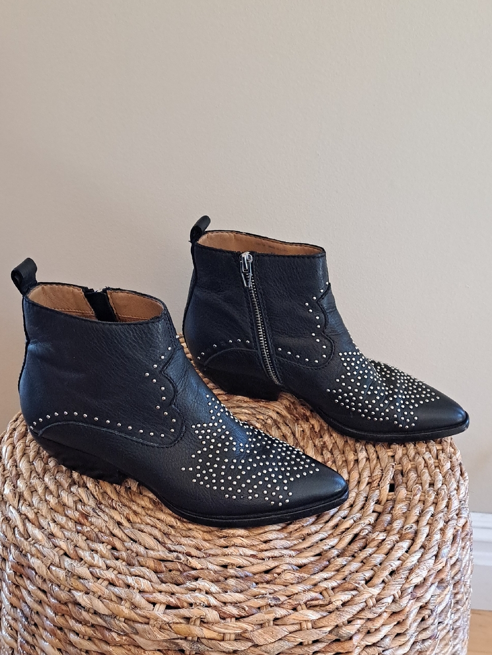 Dolce Vita Womens‎ Uma Western/Preppy/Boho Black Leather Studded Ankle Boot 7.5